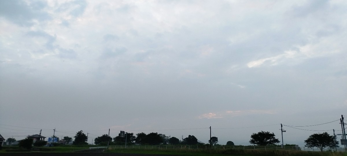 都城市（2023/7/23）今朝も曇り空😅（東の空）①