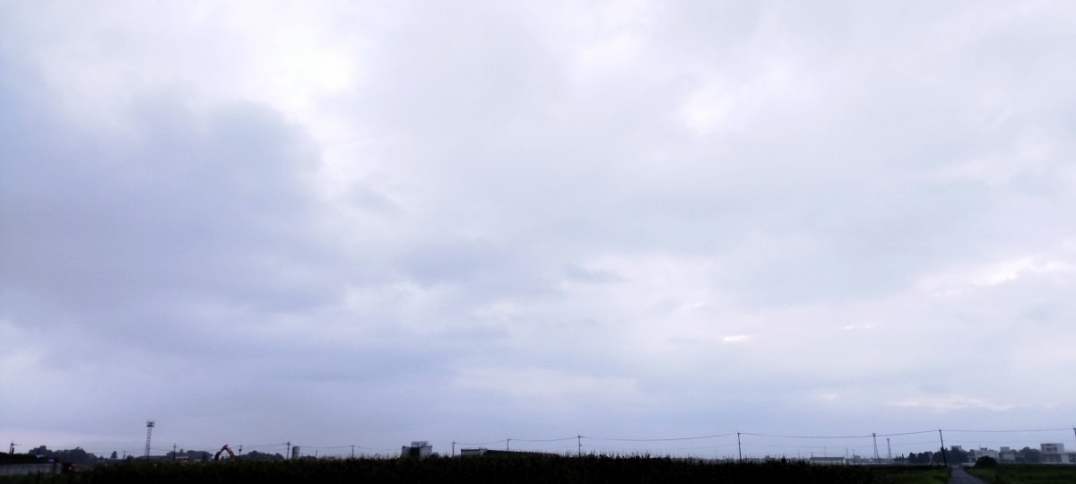 都城市（2023/7/12）今朝は雲ってます😅（東の空）①