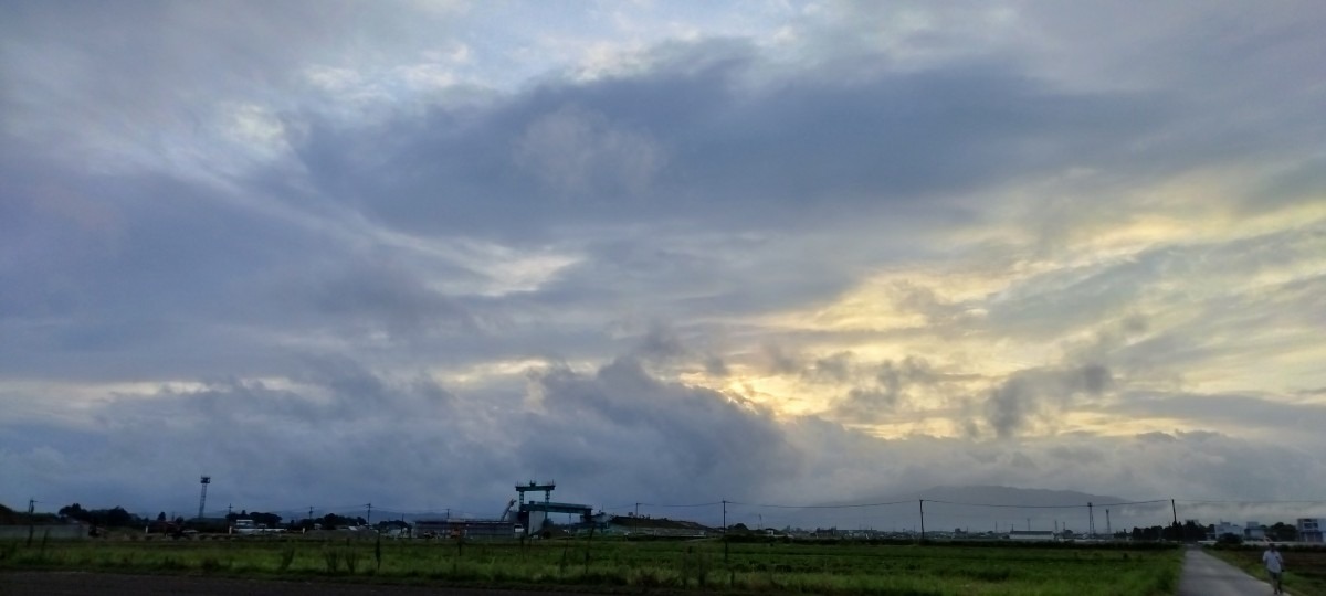 都城市（2023/7/31）今朝は曇り空😓（東の空）①