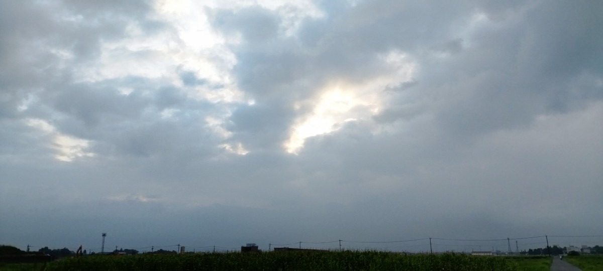 都城市（2023/7/5）今朝は小雨😅（東の空）①