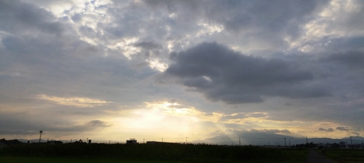 都城市（2023/7/10）今朝は曇り空😄（東の空）②