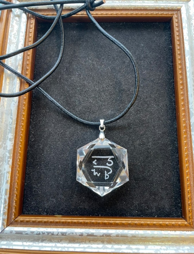 六角水晶(龍体文字入り)のネックレス
