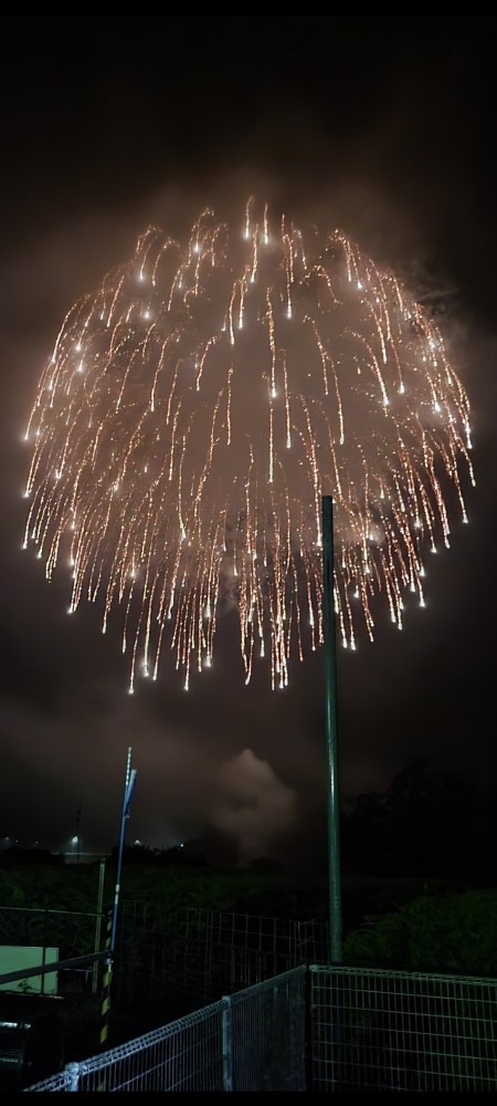 雨の中の花火