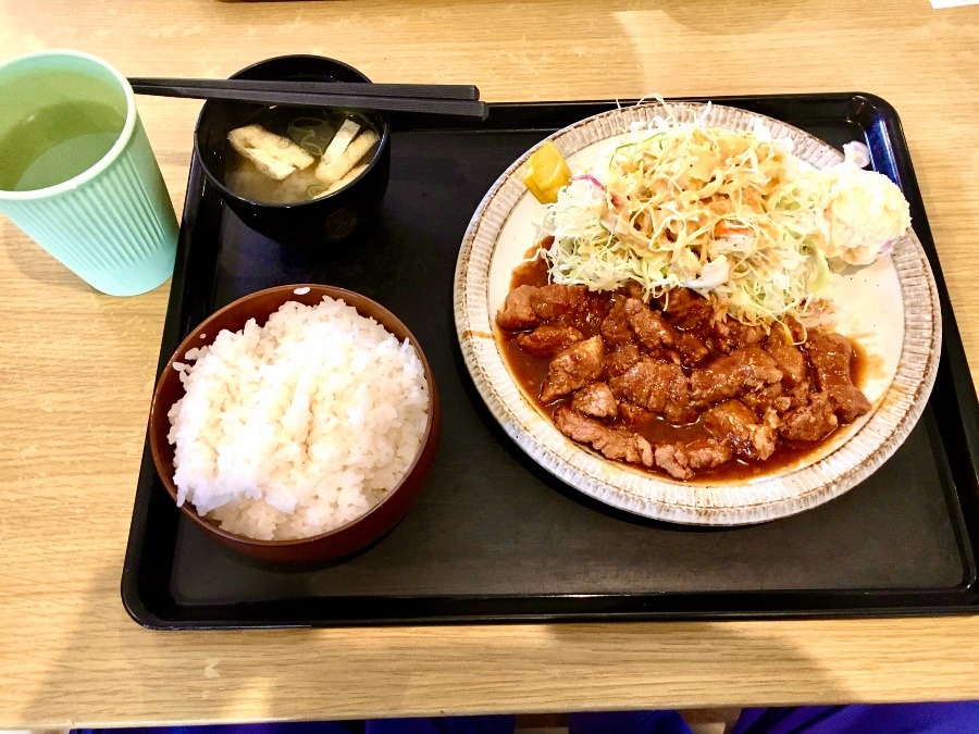 ⭕️今日のお昼は❓😄😄❣️ トンテキ定食❣️😄