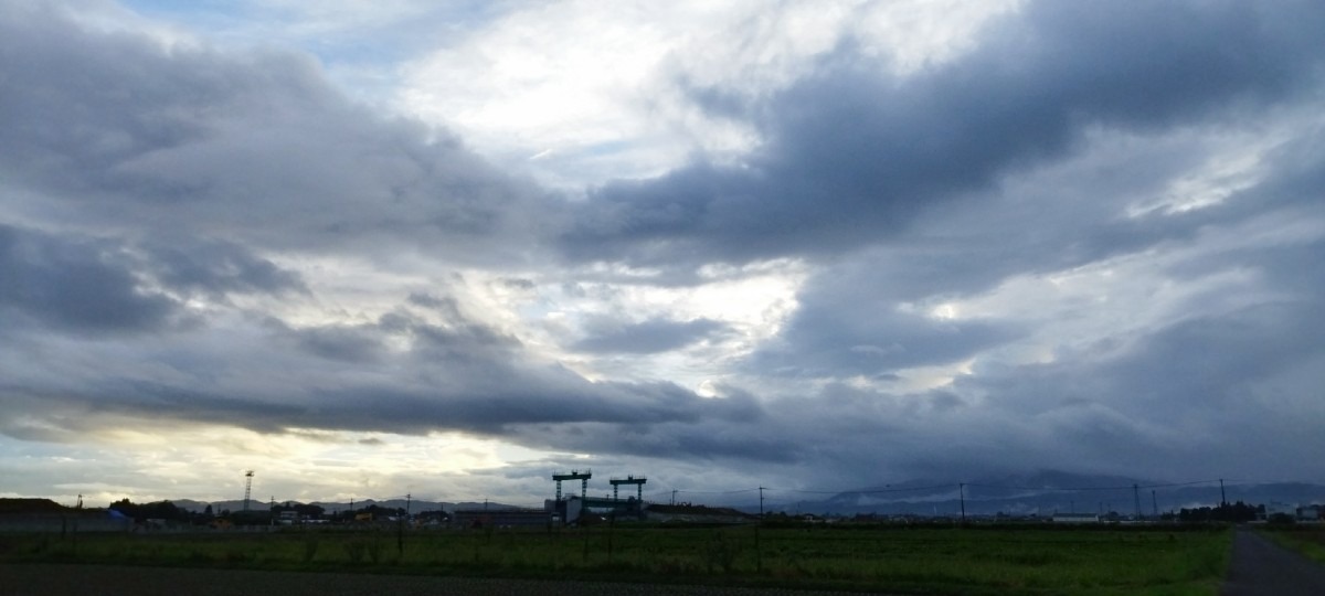 都城市（2023/8/4）今朝は曇り空😅（東の空）②