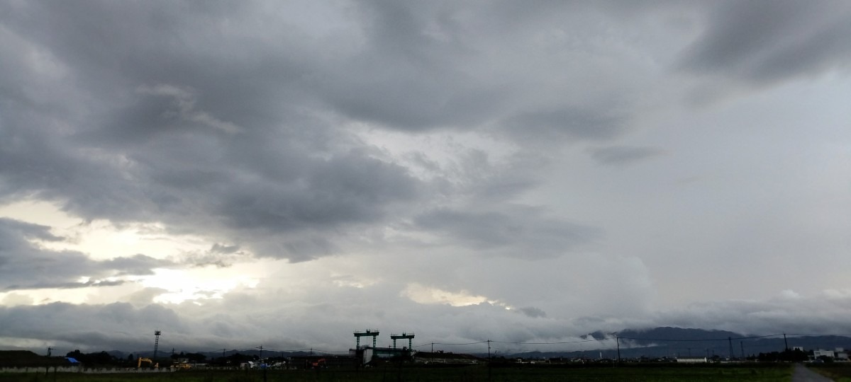 都城市（2023/8/5）今朝は雨😅（東の空）①