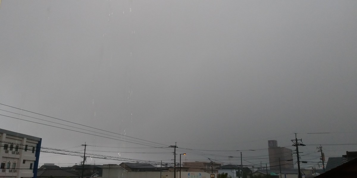 都城市（2023/8/18）今朝はどしゃ降りの雨😨（東の空）①