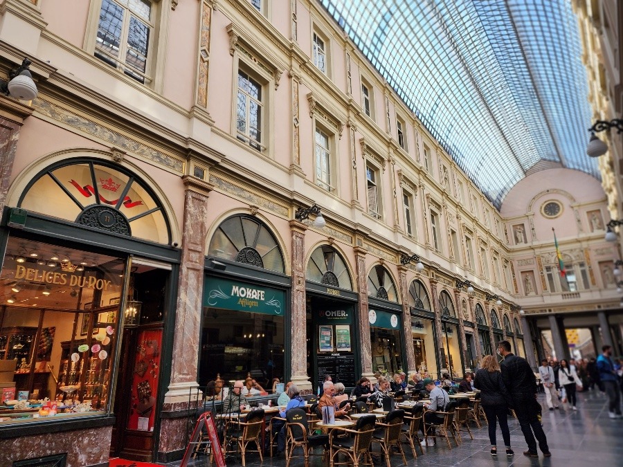 お天気を気にせずに楽しめるレ・ギャラリー ・ロワイヤル・サンテュベール / Les Galeries Royales SAINT-HUBERT