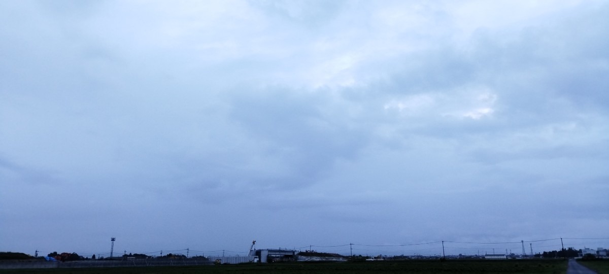 都城市（2023/9/13）今朝は雨😓（東の空）①