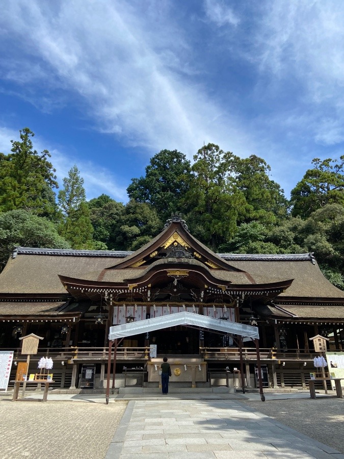 大神神社　三輪山を拝する