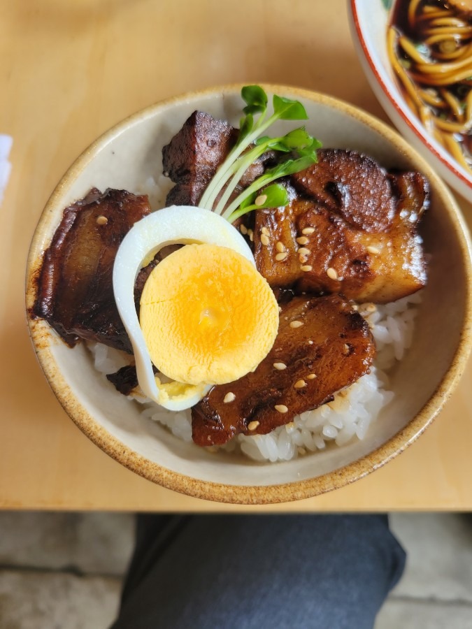 金次郎さんで頂いたチャーシュー丼