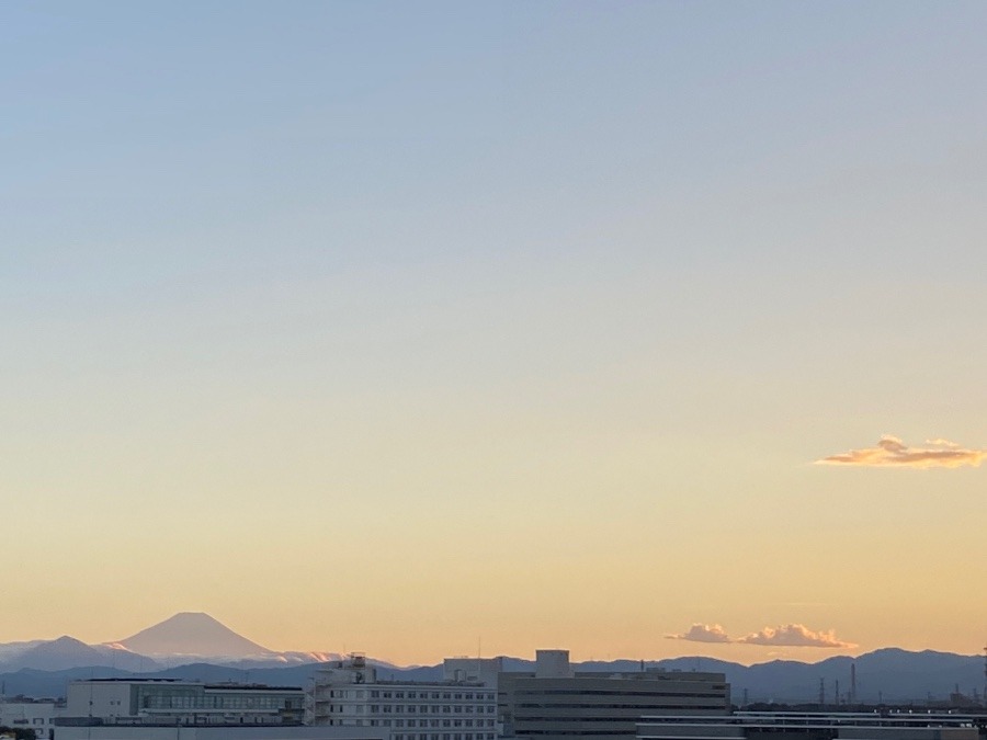 広い空と富士山