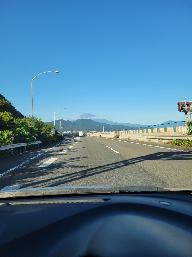 東名高速登り線由比パーキング近くから見た富士山