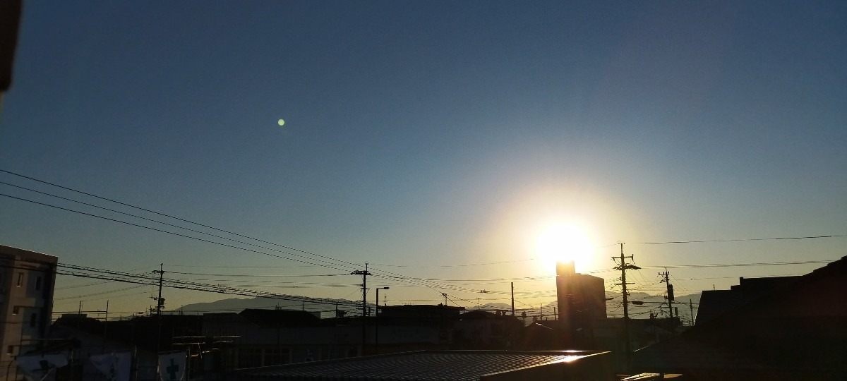 都城市（2023/10/25）今朝も晴れてます😊（東の空）③