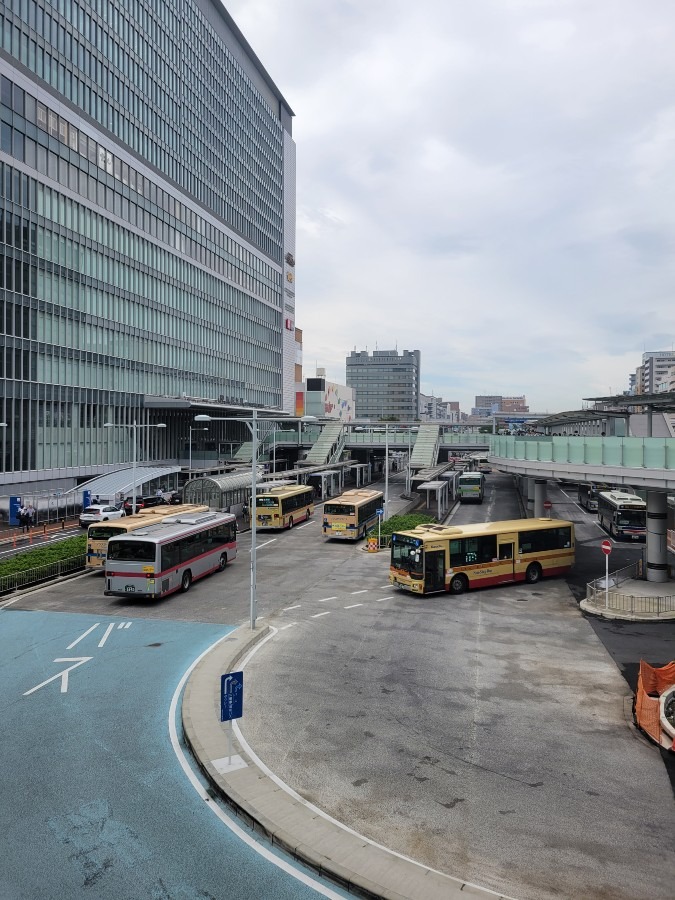 今朝のJR新横浜駅