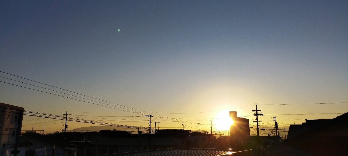 都城市（2023/10/28）今朝も晴れてます😊（東の空）③