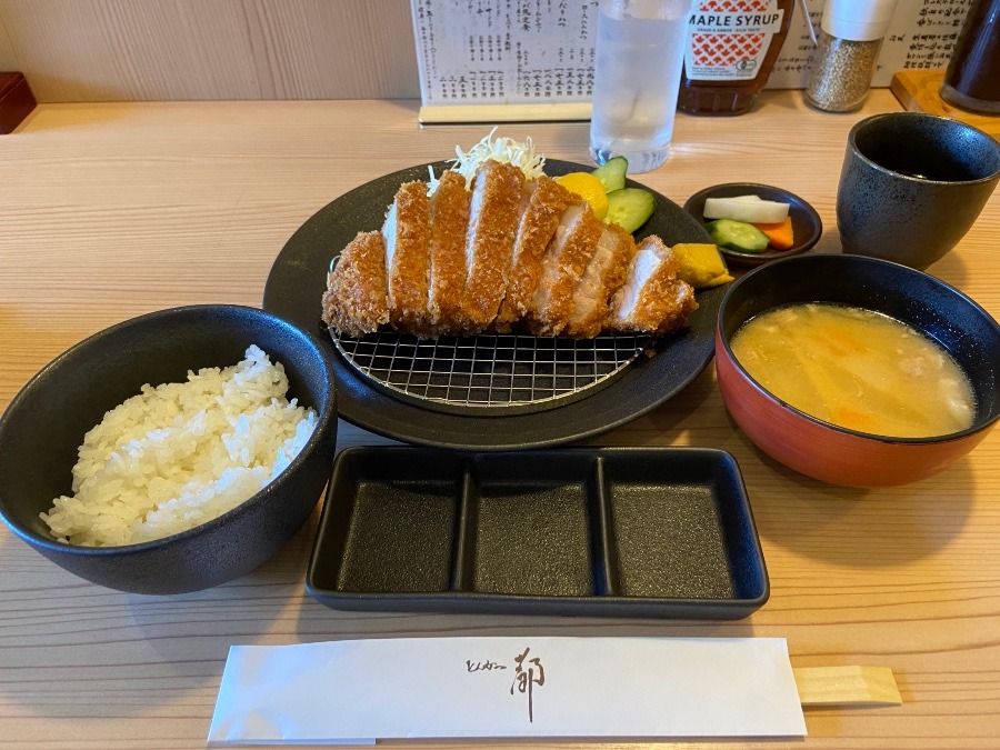 本日のランチ　上ロースカツ定食