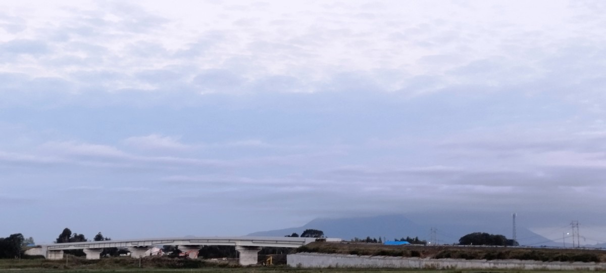 都城市（2023/10/13）今日の霧島😊（西の空）