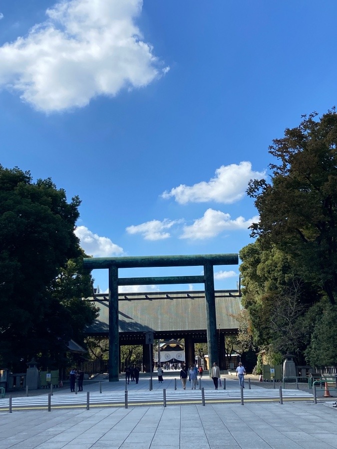 靖国神社に礼をして