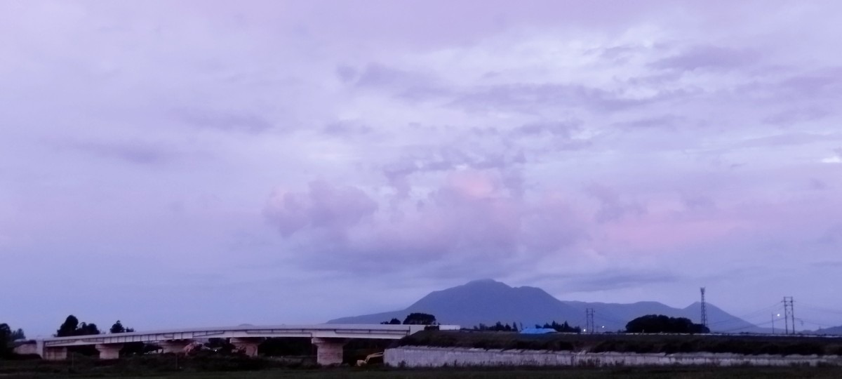 都城市（2023/10/11）今日の霧島😊（西の空）