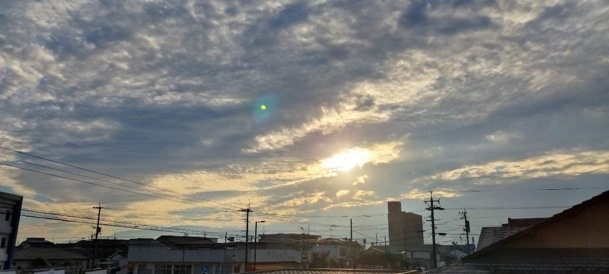 都城市（2023/10/5）今朝は曇り空😅（東の空）②