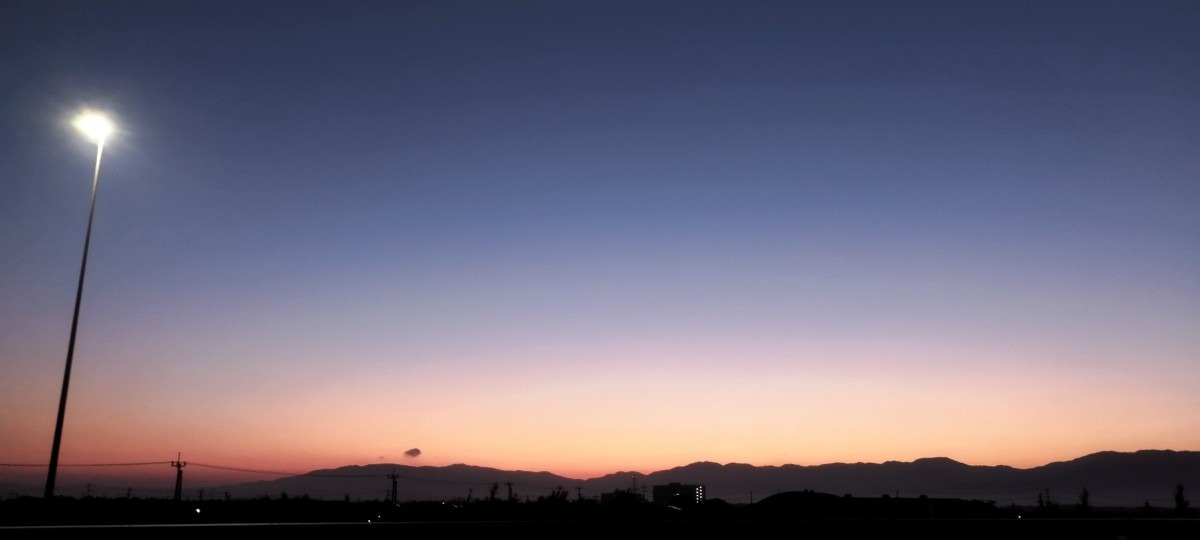 都城市（2023/10/17）今朝の朝焼け😊（東の空）①