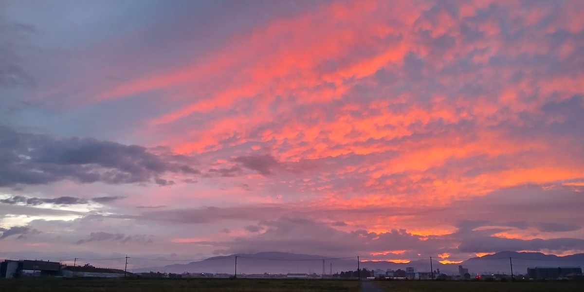 都城市（2023/10/20）今朝の朝焼け😊（東の空）①