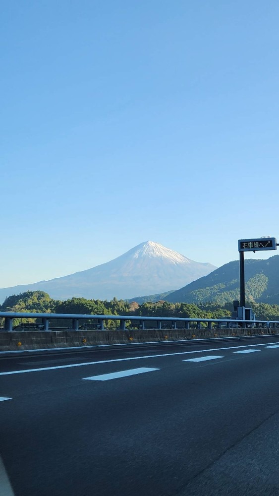 新東名から見た昨日の朝の富士山