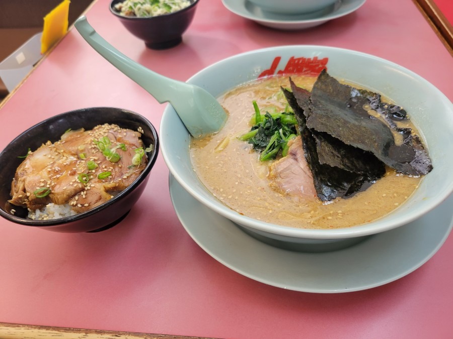 今日のランチは浜松市にあるラーメンの山岡家薬師店