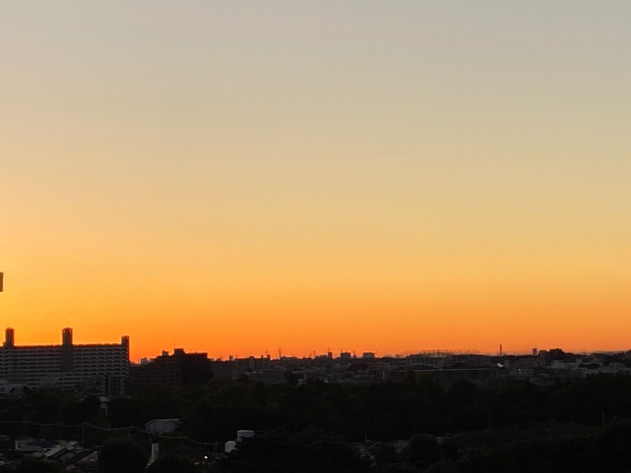 夜明け前の東の空　美しい　寒い