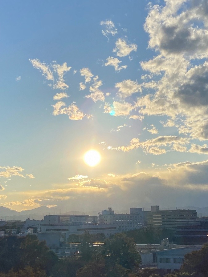 この季節のこの時間帯は、太陽はほぼ富士山の真上