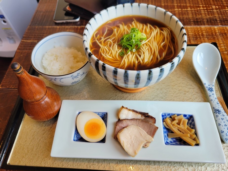 今日のランチは藤枝市にある麺屋八っすんばさん