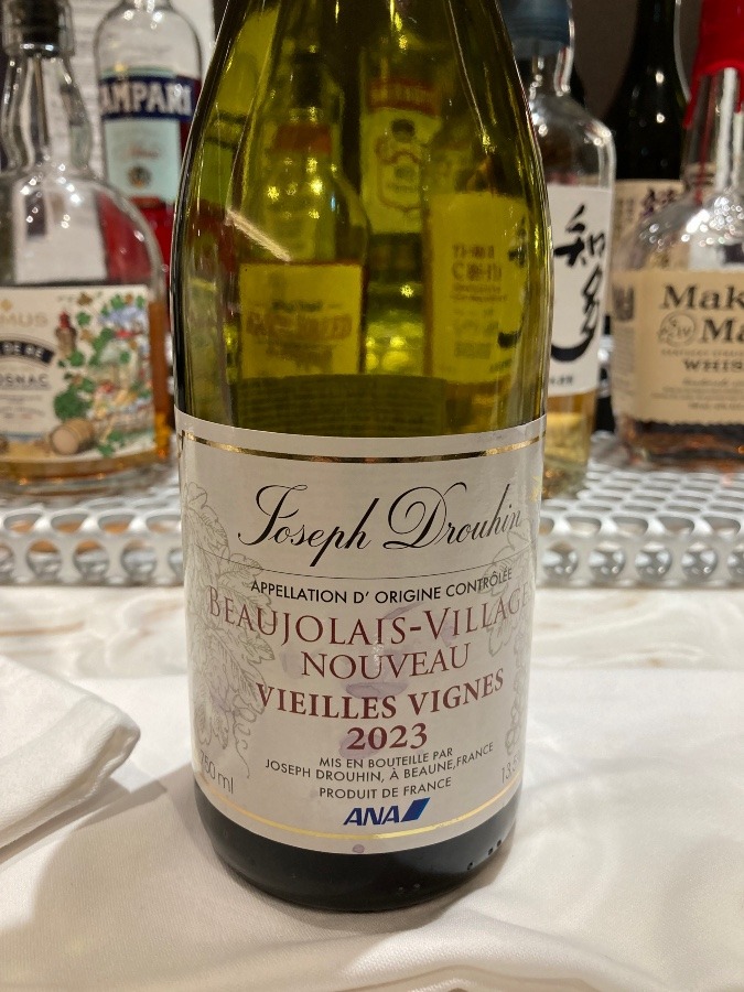 解禁日『Joseph Drouhin Beaujolais Villages Nouveau Vieillles Vignes 2023』ANAオリジナルラベル