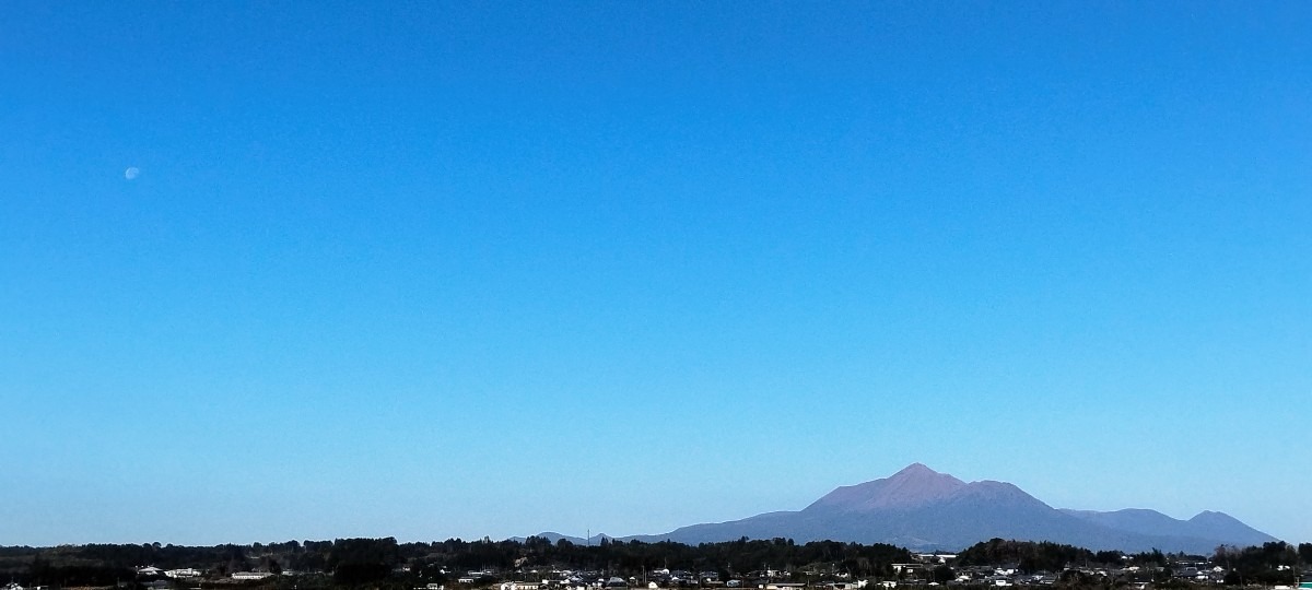 都城市（2023/12/2）今日の霧島😊（西の空）