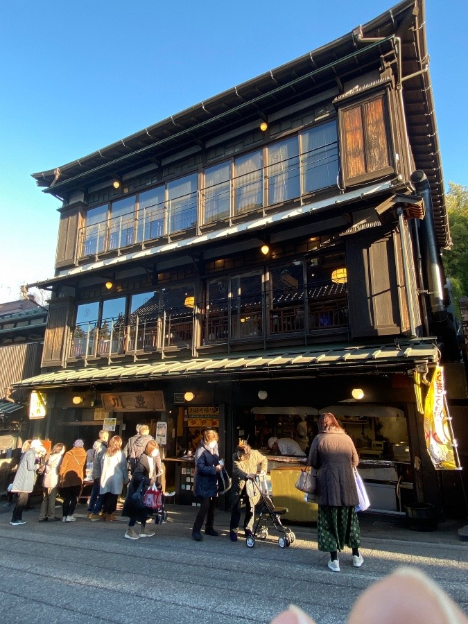 成田山新勝寺の参道には鰻（うなぎ）屋さんがたくさん