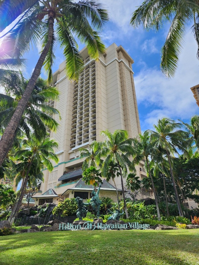 Widest Stretch Of Beach In Waikiki ワイキキ一広いビーチ『Hilton Hawaiian Village』