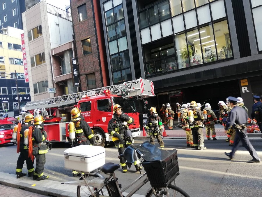 都心のビル街でボヤ騒ぎ