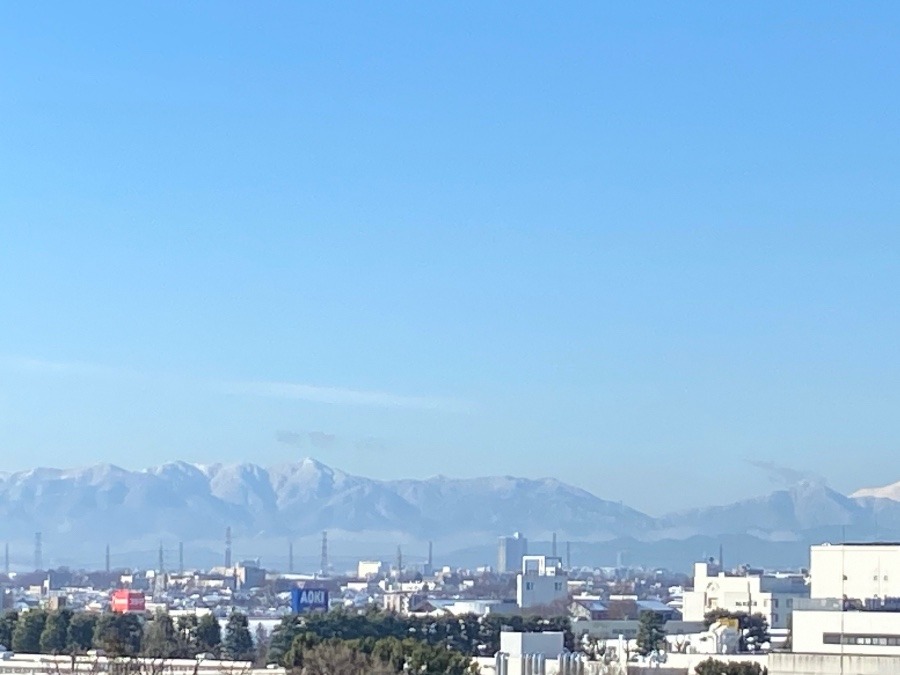 富士山と一体となって美しい姿を見せる山々