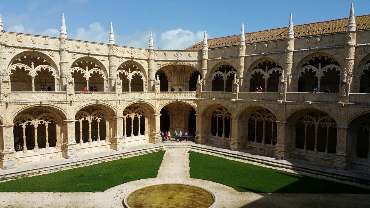 中庭と回廊『ジェロニモス修道院』Mosteiro dos Jerónimos