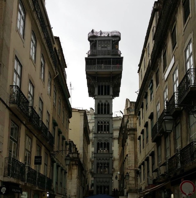 サンタ・ジュスタのリフト (Elevador de Santa Justa) に登る