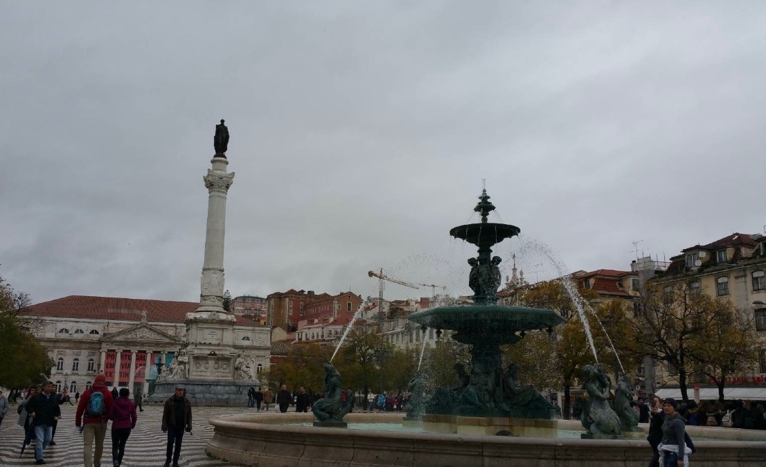 リスボンの観光拠点『ロシオ広場』