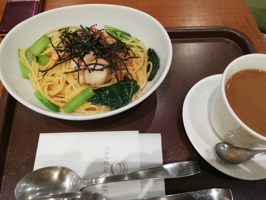 海の幸と小松菜のバター醤油　パスタ