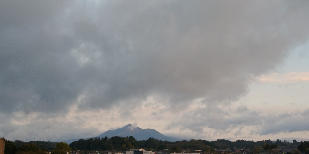 都城市（2024/3/29）今日の霧島😓（西の空）