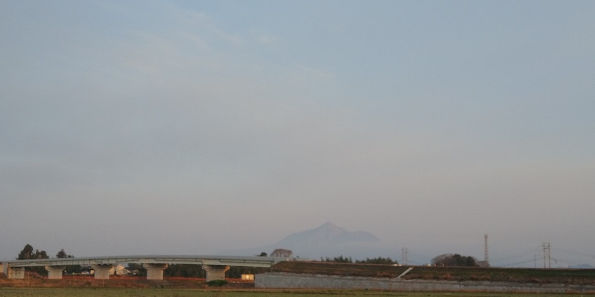 都城市（2024/3/22）今日の霧島😊（西の空）