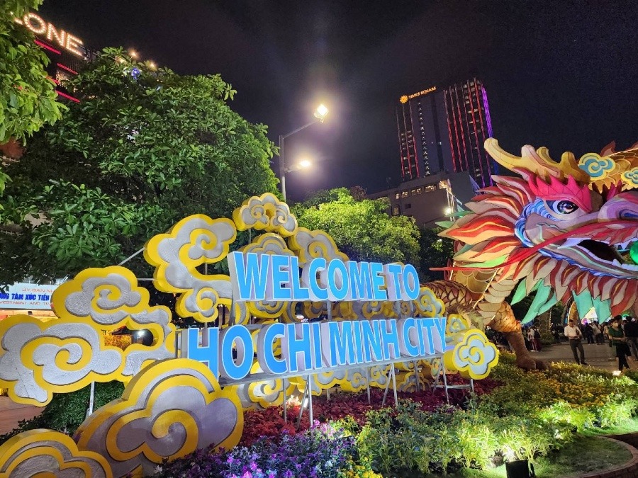 「Chào mừng bạn đến Thành phố Hồ Chí Minh !」ホーチミン市へようこそ！