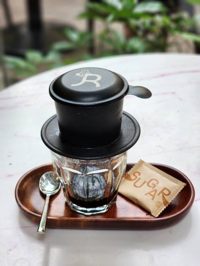 『Vietnamese Speciality Coffee』1滴ずつ抽出されるコーヒーを眺めながら…