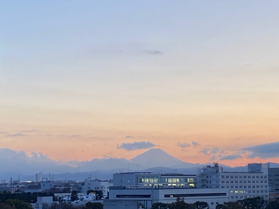 今日の夕暮れの富士山