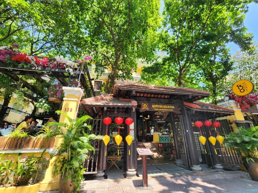 ボタニカルな開放感溢れるベトナム料理店『Quán Ngon 138』