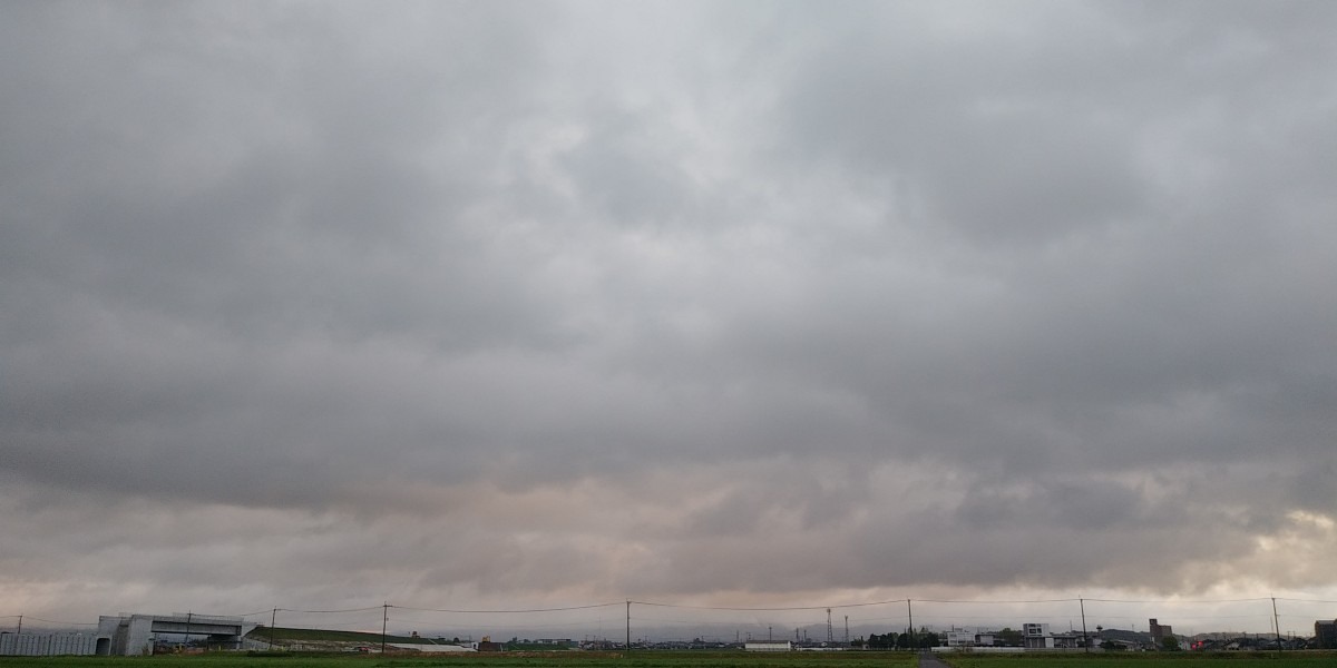 都城市（2024/4/4）今朝は曇り空😅（東の空）①