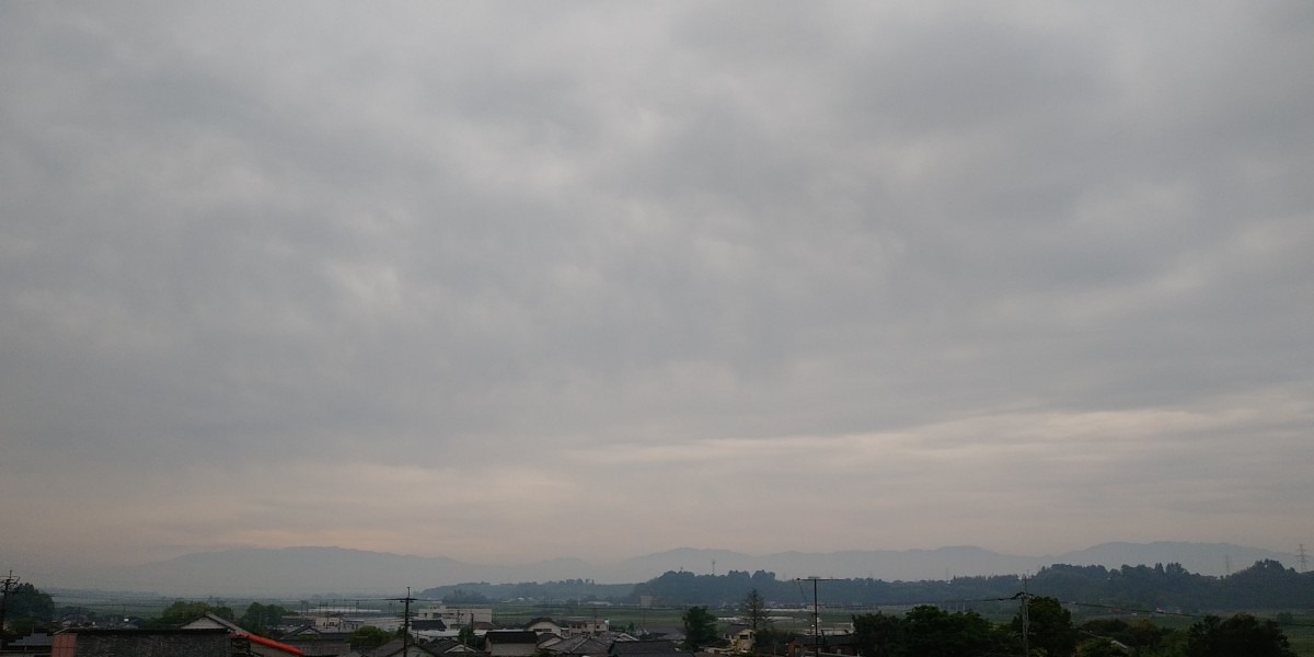 都城市（2024/4/26）今朝は曇り空😅（東の空）①